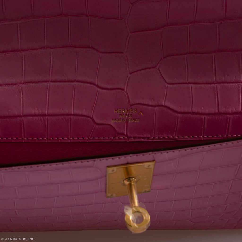 Hermes Kelly Cut Pochette 5P Bubblegum Pink Matte Porosus Crocodile Gold Hardware